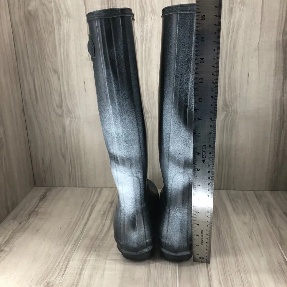 Hunter Boots Mens 7 Black Rubber Rain Shoes There is paint and no top strap